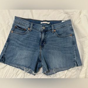 Barely worn Levi’s bootcut shorts. Size 26